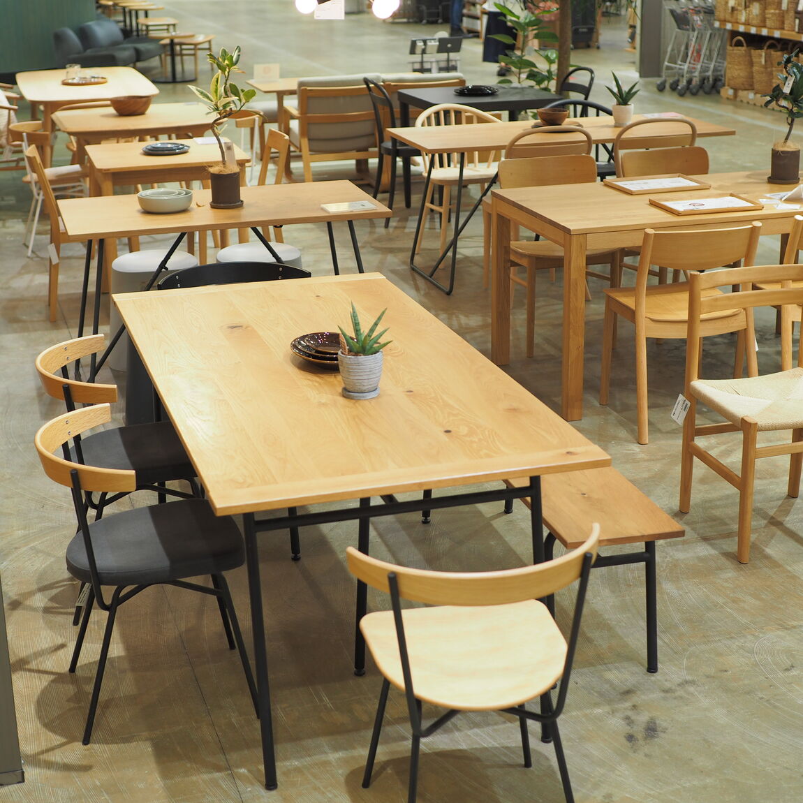 無印良品机 直江津】木の風合いをいかした家具｜IDÉE SOUDIEUX TABLE｜ 無印良品